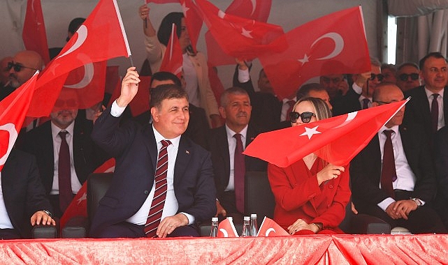 Başkan Tugay 9 Eylül için mesaj yayımladı “İzmir’in dağlarında her daim çiçekler açtıracağımıza söz veriyorum”