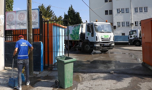 Buca Belediyesi’nden okullarda temizlik seferberliği