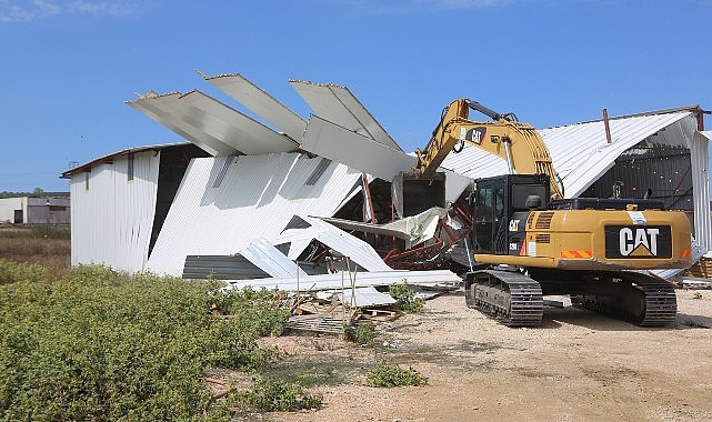 Büyükbalıklı’da 2 kaçak yapı daha yıkıldı