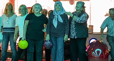Maltepe’de Yaşlılar Günü’nde Bowlingle Eğlendiler