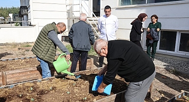 Nilüfer’de yaşlıların ellerinden toprağa can suyu