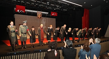 “Yaşamak mı, Yoksa Ölmek mi” Ataşehir’de Seyirciyle Buluştu