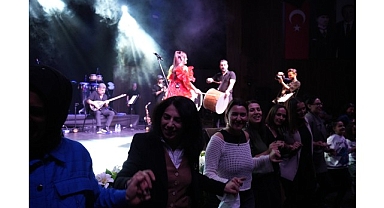 Öğretmenlere müzik ziyafetiyle 24 Kasım teşekkürü