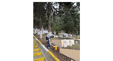 Mezarlıklarda durmaksızın çalışmaya devam