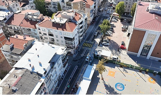 Beş okulun kullandığı sokağa Konak Belediyesi’nden güvenli dokunuş